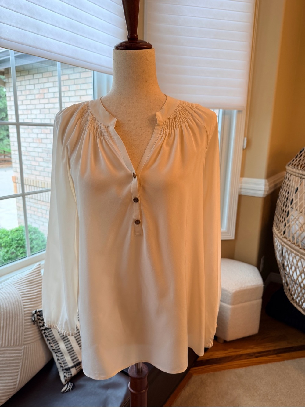 Lilly Pulitzer Ivory Split-Neck Long Sleeve Blouse classic 100% Silk old money